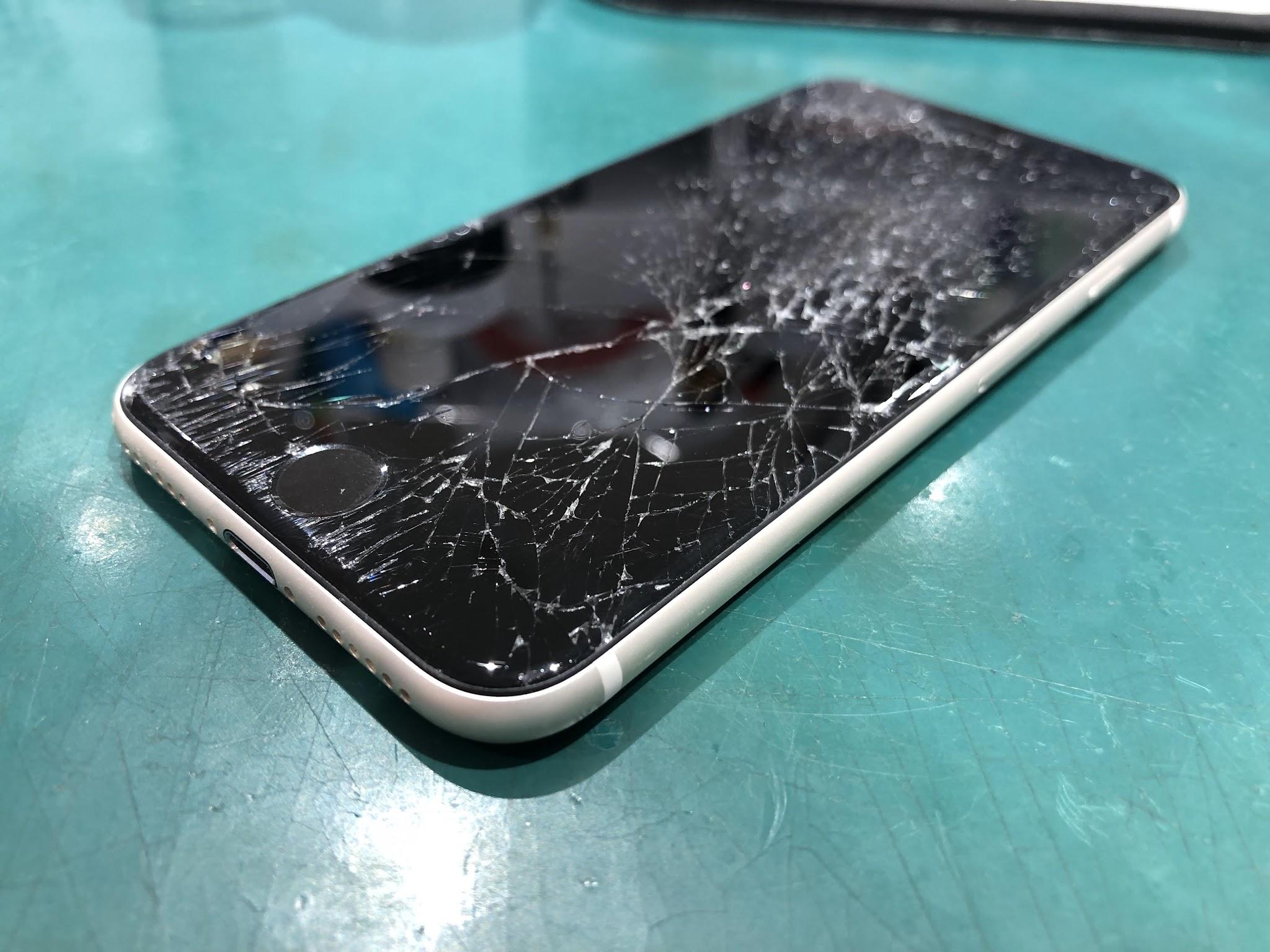 iPhoneSE第3世代の画面交換を承りました。【スマホ修理工房丸井錦糸町店】